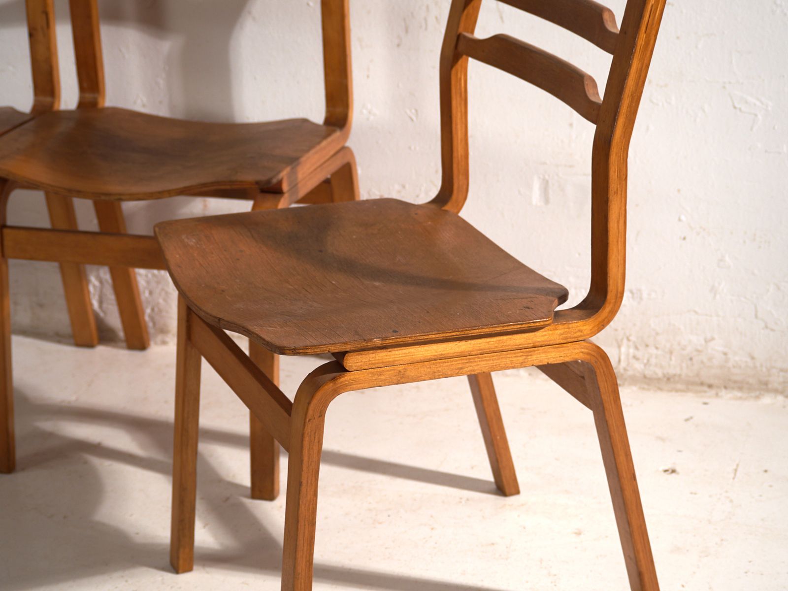 Chaises d'époque en hêtre et contreplaqué moulé - Europe centrale, vers 1960 #S3 photo Mobilier