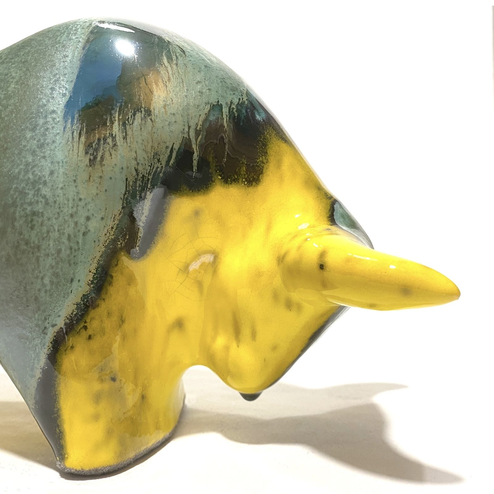 Otto Keramik stier in Brazil-glazuur van geel en groen, West German Pottery stijl sculptuur photo for sale