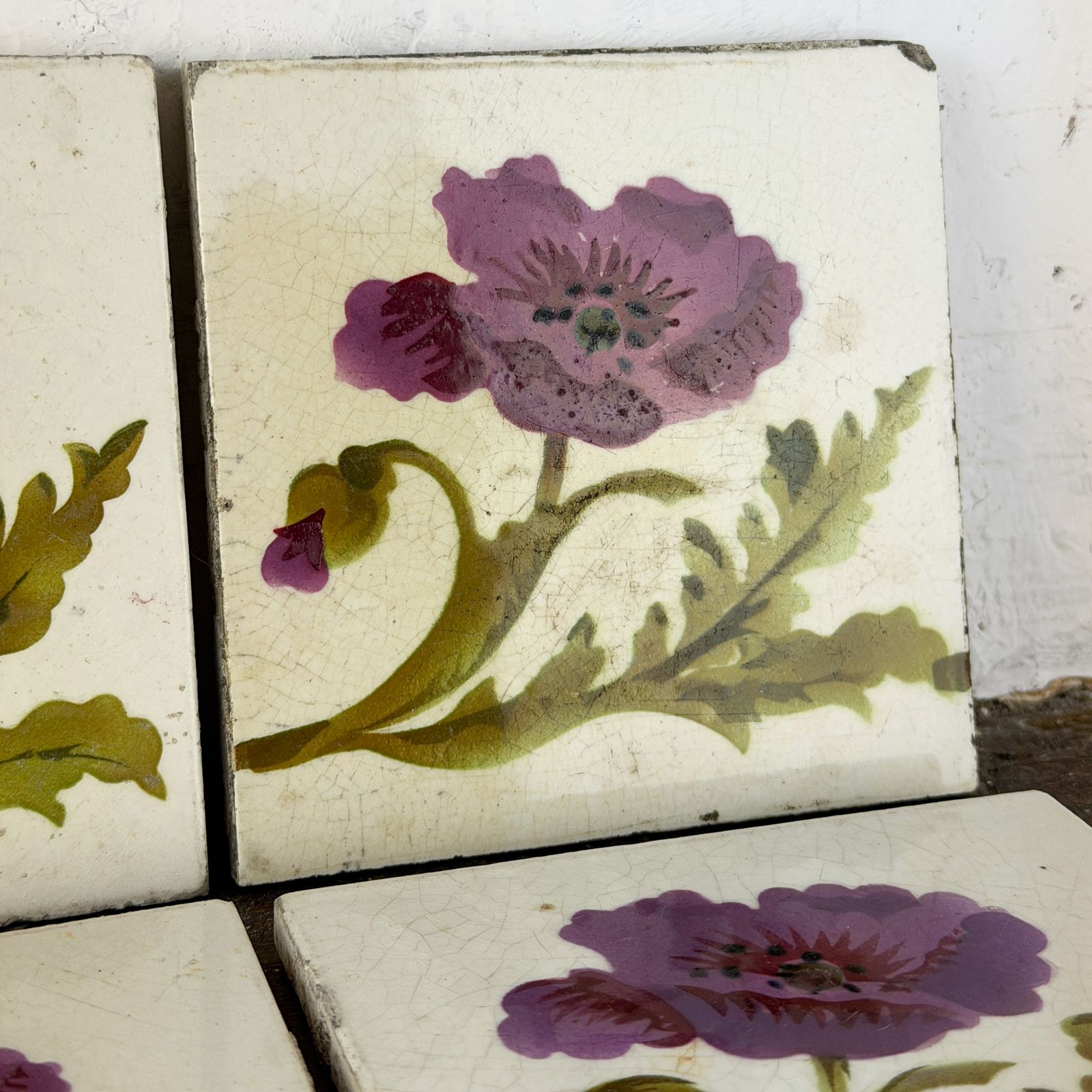 Set van 6 Art Nouveau Bloemen Keramische Tegels, Architectural Salvage photo vintage