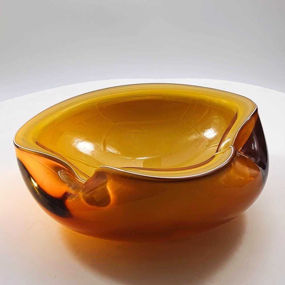 Zeldzame asbak uit de jaren 1950, ontworpen door Alfredo Barbini, handgemaakt Murano-glas, geproduceerd door de historische fabriek Vecchia Murano V.M. 17 cm / 6,69 inch photo vintage