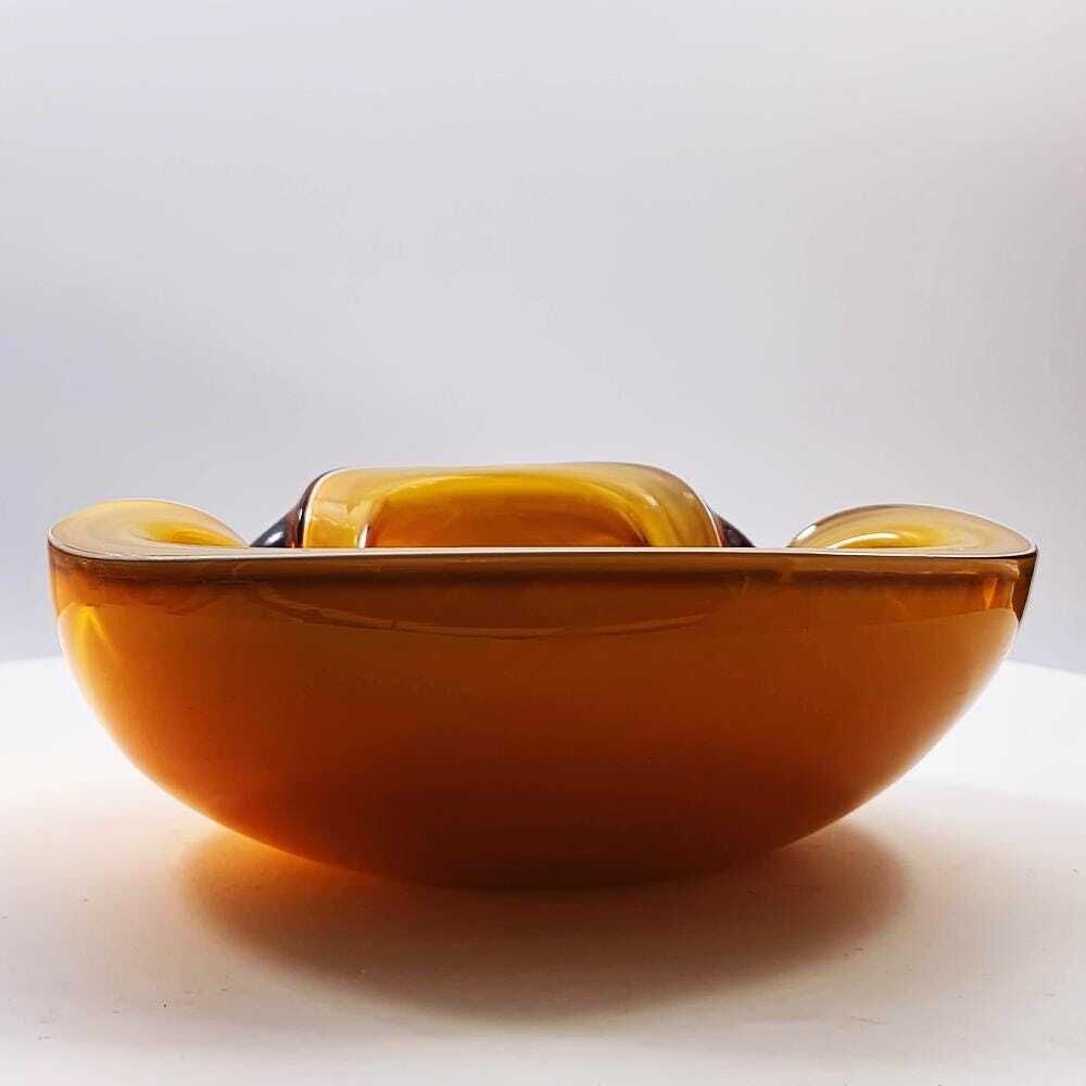 photo furniture Zeldzame asbak uit de jaren 1950, ontworpen door Alfredo Barbini, handgemaakt Murano-glas, geproduceerd door de historische fabriek Vecchia Murano V.M. 17 cm / 6,69 inch