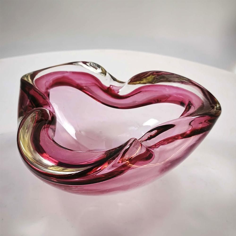 Asbak in Murano-glas van Flavio Poli voor Seguso, ca. jaren 1960. Gemaakt in Italië. 15,5 cm / 6,10 inch