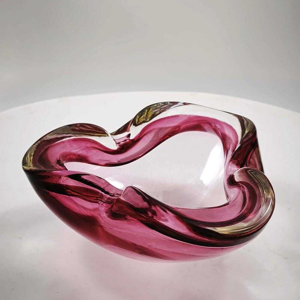 Asbak in Murano-glas van Flavio Poli voor Seguso, ca. jaren 1960. Gemaakt in Italië. 15,5 cm / 6,10 inch photo furniture