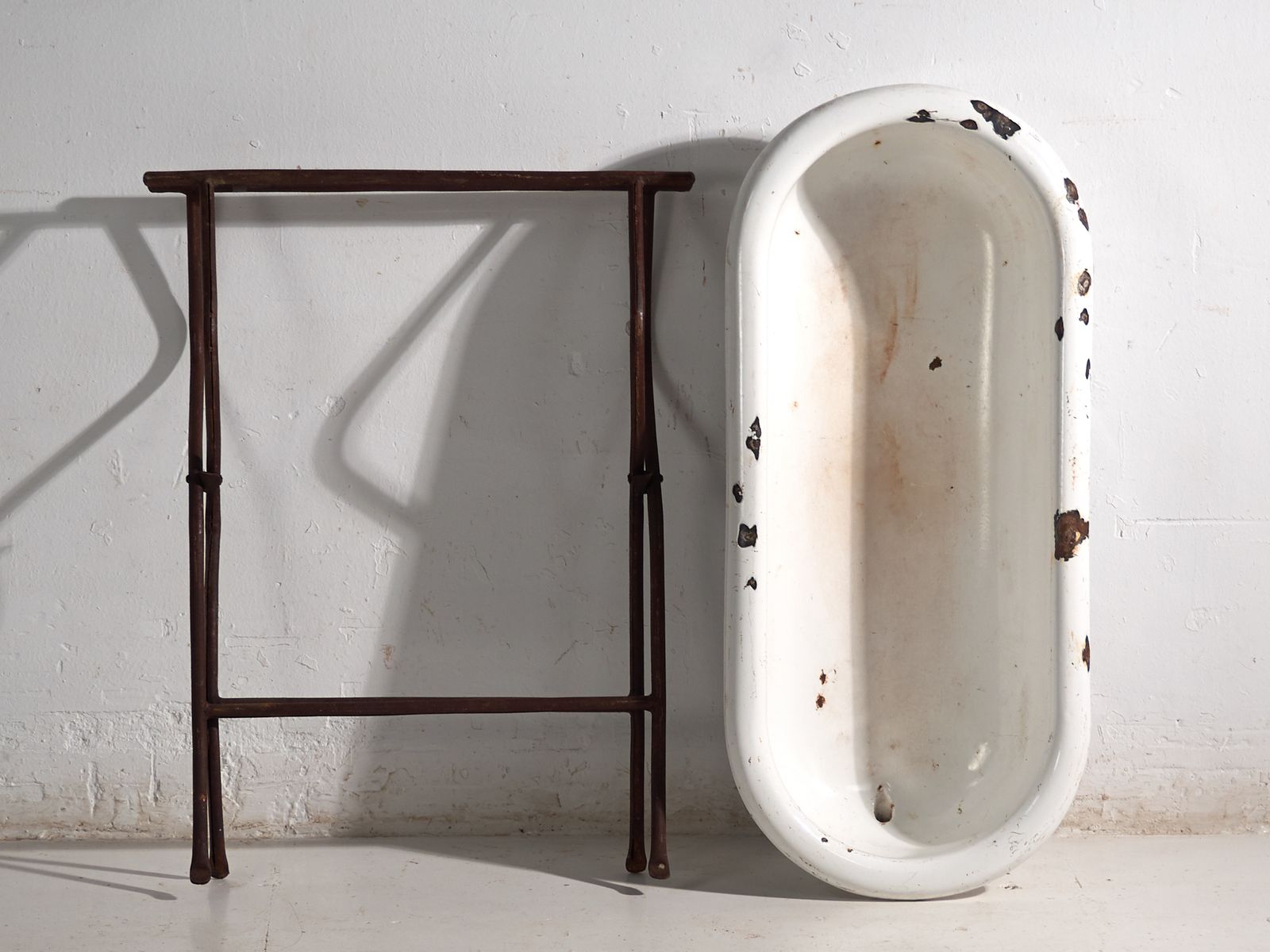 Antique Bathtub In Enamelled Iron – Central Europe, Circa 1950 #10 photo furniture