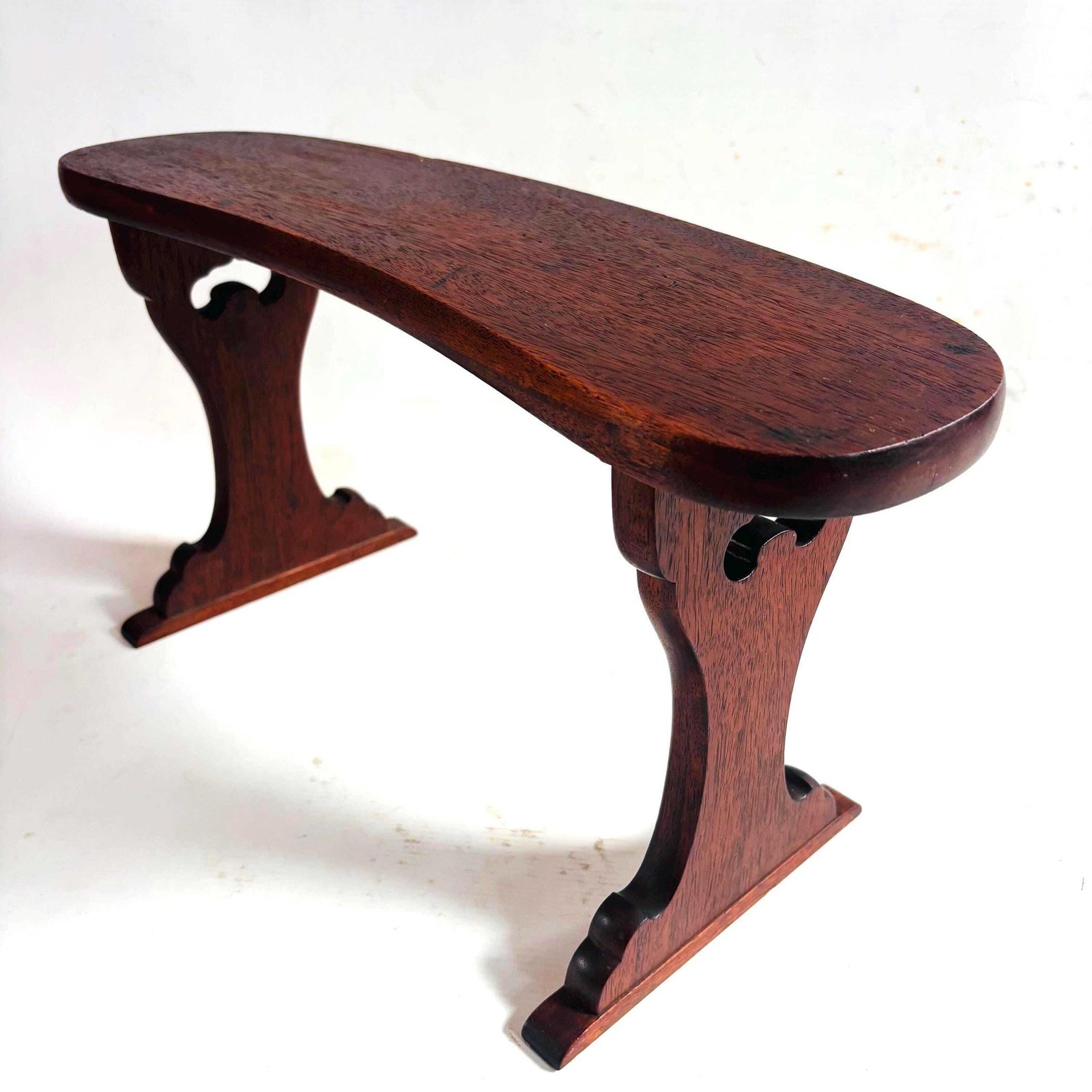 Fauteuil d'appui Kyōsoku d'époque en bois de sugi, présentoir bas, ère Shōwa, vers 1930 photo 375.0