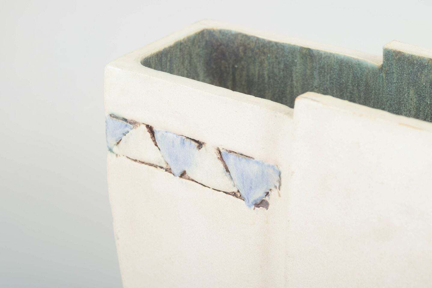 Vase en grès, glaçure extérieure blanche et intérieure verte, années 1980 photo for sale