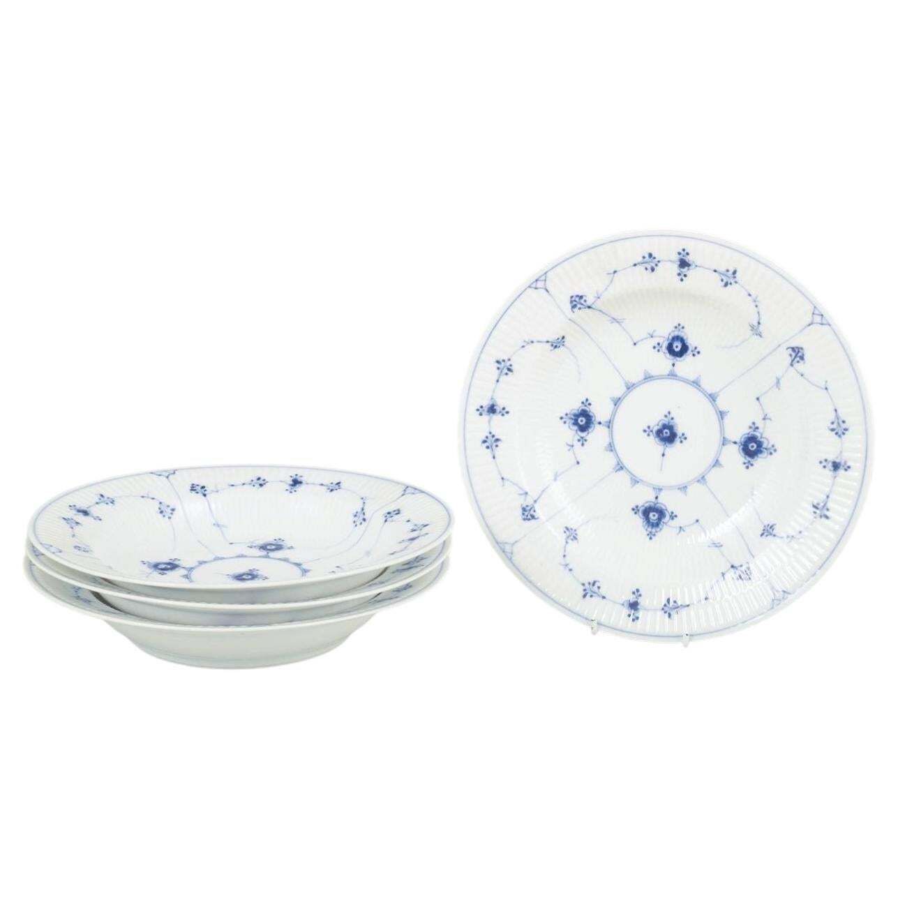 Royal Copenhagen, Blue Fluted Plain. Vier diepe borden in porselein. Jaren 1920