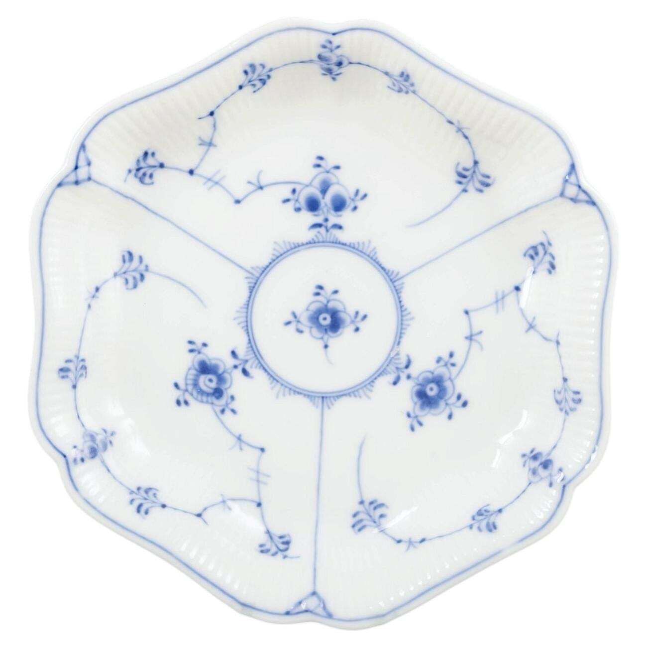 Royal Copenhagen, Blue Fluted Plain. Hexagonale serveerschaal in porselein, jaren 1920