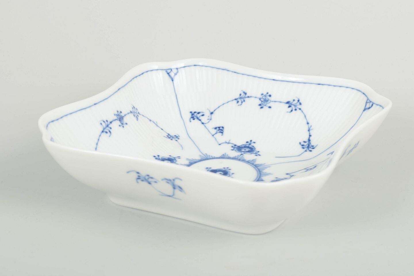 Royal Copenhagen, Blue Fluted Plain. Bol de service carré en porcelaine, années 1980 photo furniture