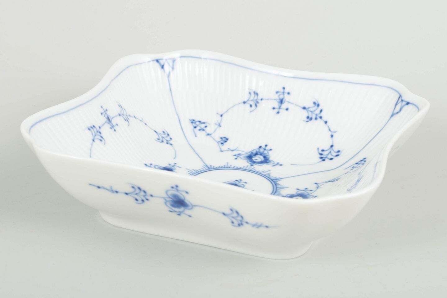 Royal Copenhagen, Blue Fluted Plain. Bol de service carré en porcelaine, années 1980 photo furniture