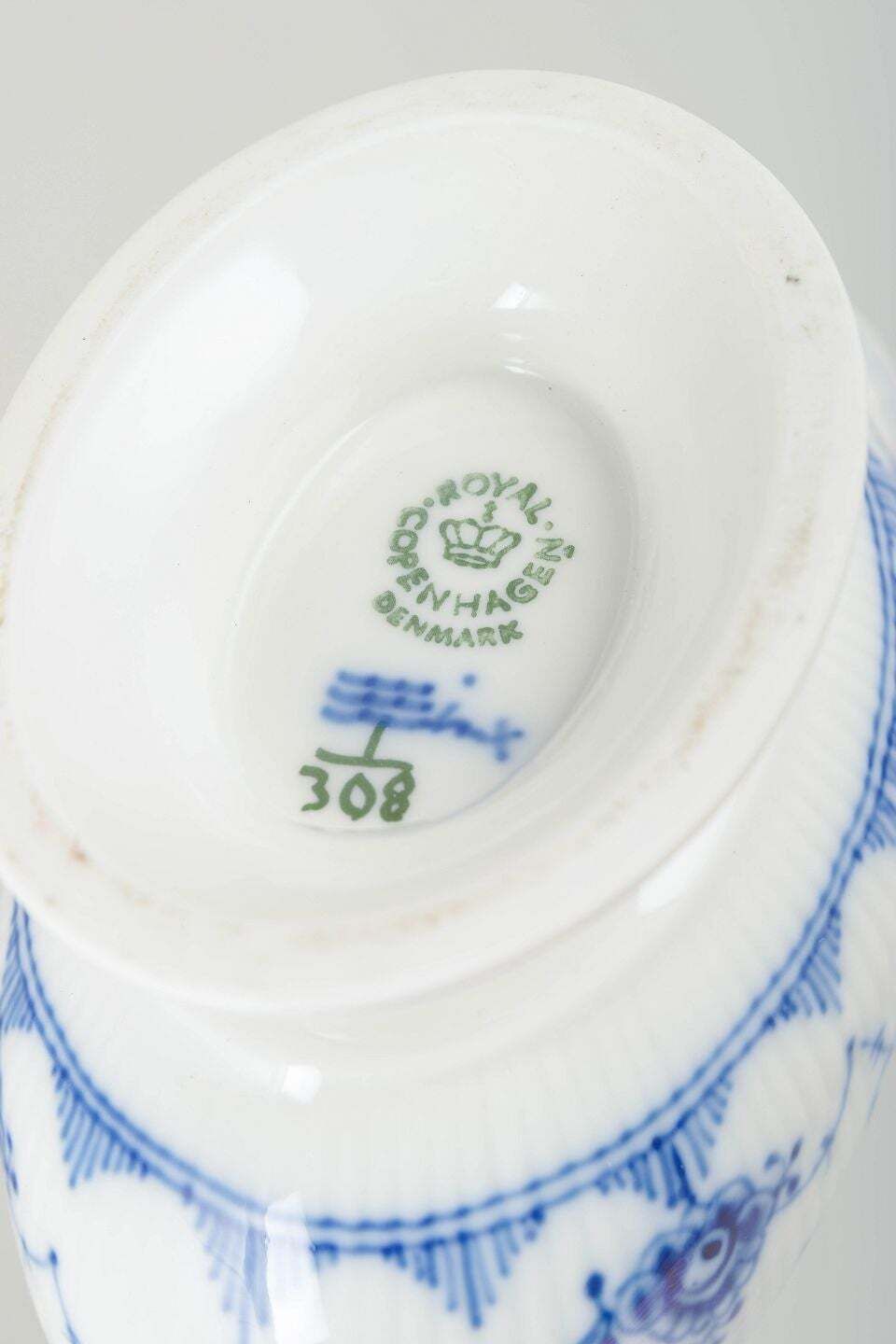 Royal Copenhagen, Blue Fluted Plain. Saucière en porcelaine, 1980-1984 photo Décoration