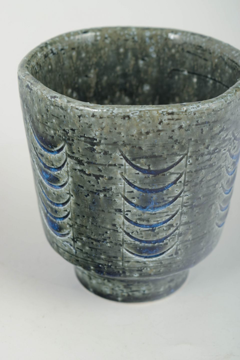Petit vase en céramique à motif incisé, Annelise & Per Linnemann Schmidt, Palshus photo for sale