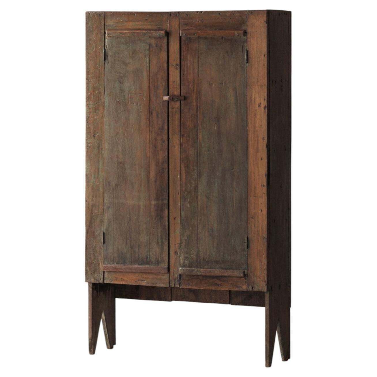 Spaanse primitieve hoge kast met uitzonderlijke patina, 19e eeuw.