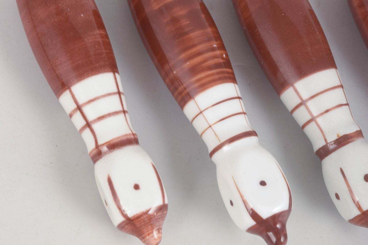 Bjørn Wiinblad, Rosenthal. Cinq fourchettes de table en acier inoxydable et porcelaine photo for sale