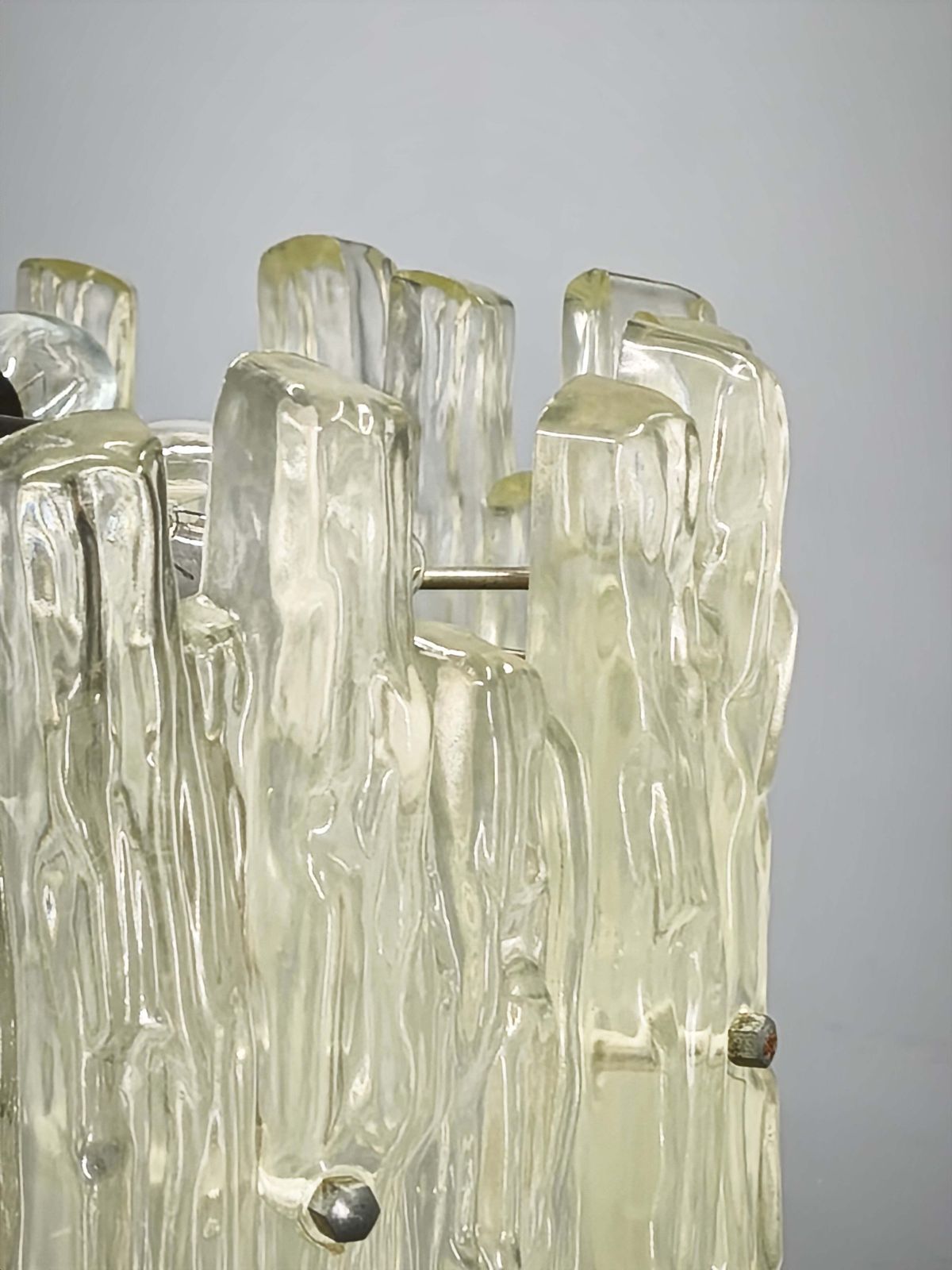 photo furniture Oostenrijkse Hanglamp met Getextureerd Glas ca. jaren 1960, toegeschreven aan J.T. Kalmar