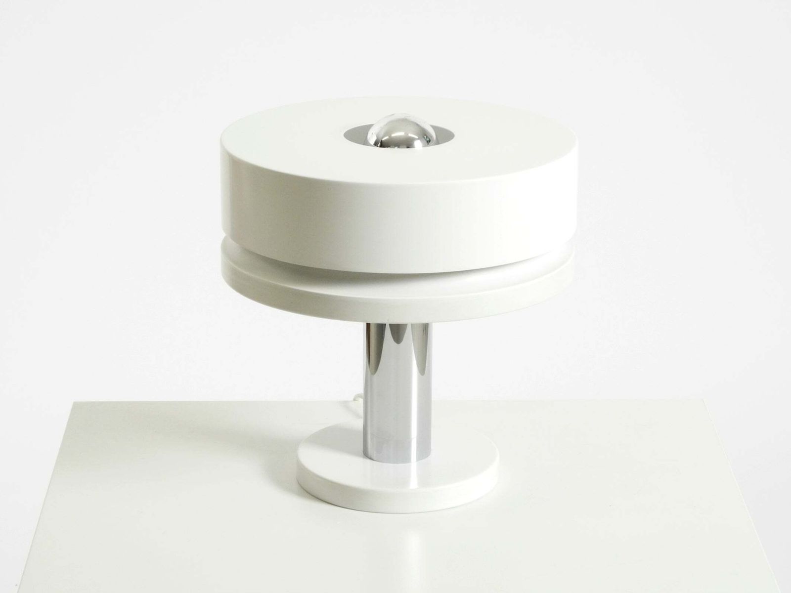 Lampe de table Space Age en métal blanc, années 1960, par Kaiser Leuchten, en très bon état photo 1101.0
