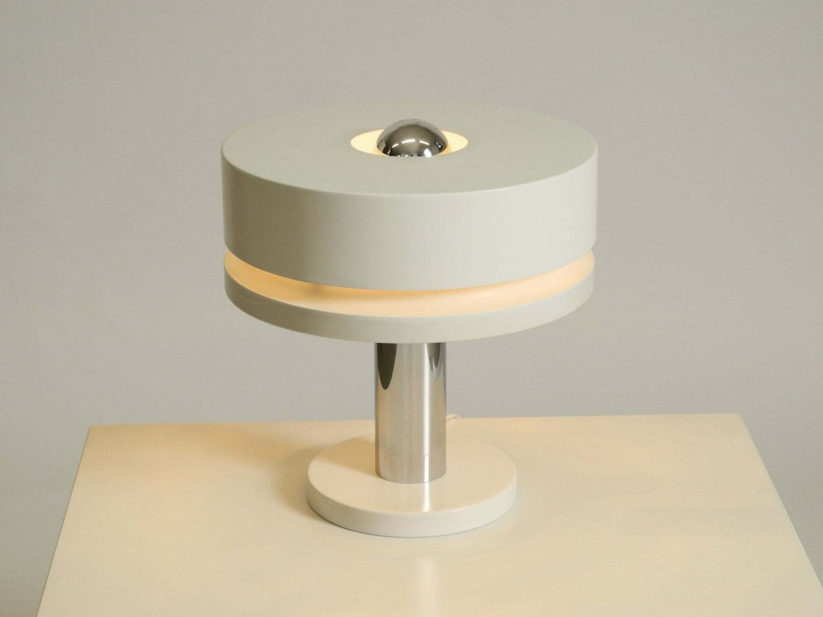 photo for sale Lampe de table Space Age en métal blanc, années 1960, par Kaiser Leuchten, en très bon état