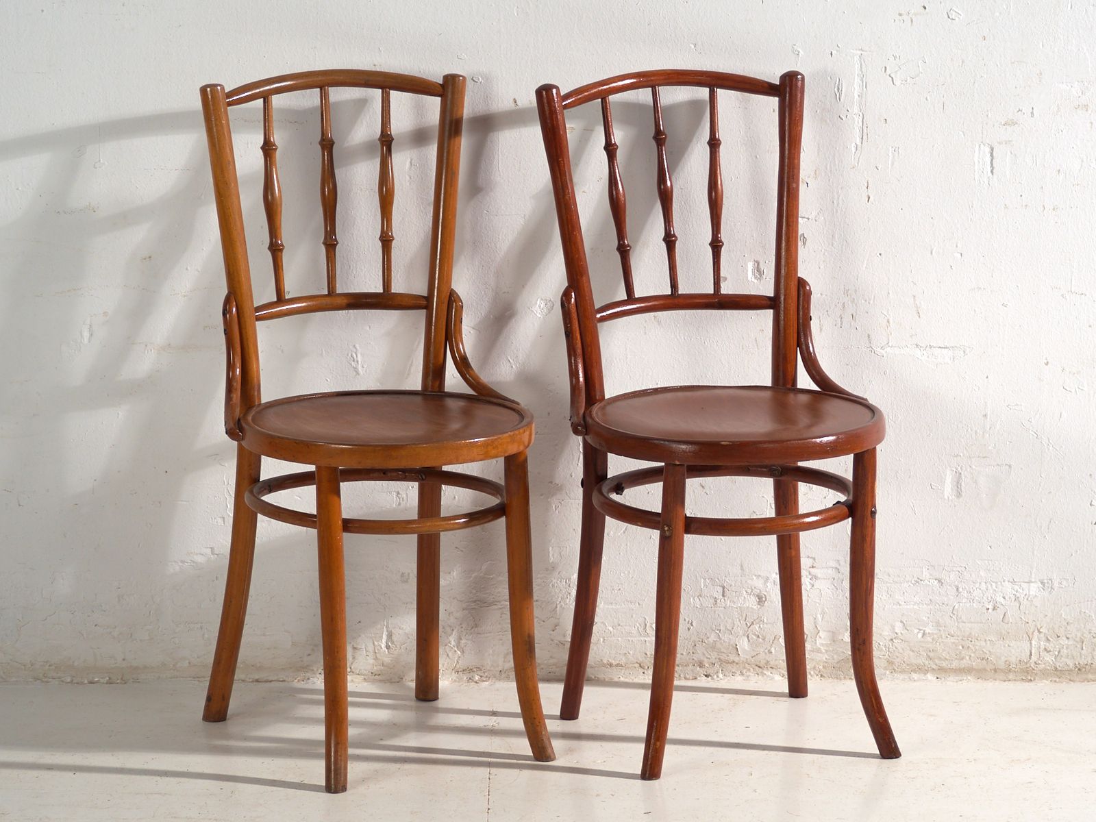 photo furniture Chaises d'époque de style Thonet en bois courbé - Europe centrale, vers 1930 - lot de 4 #8