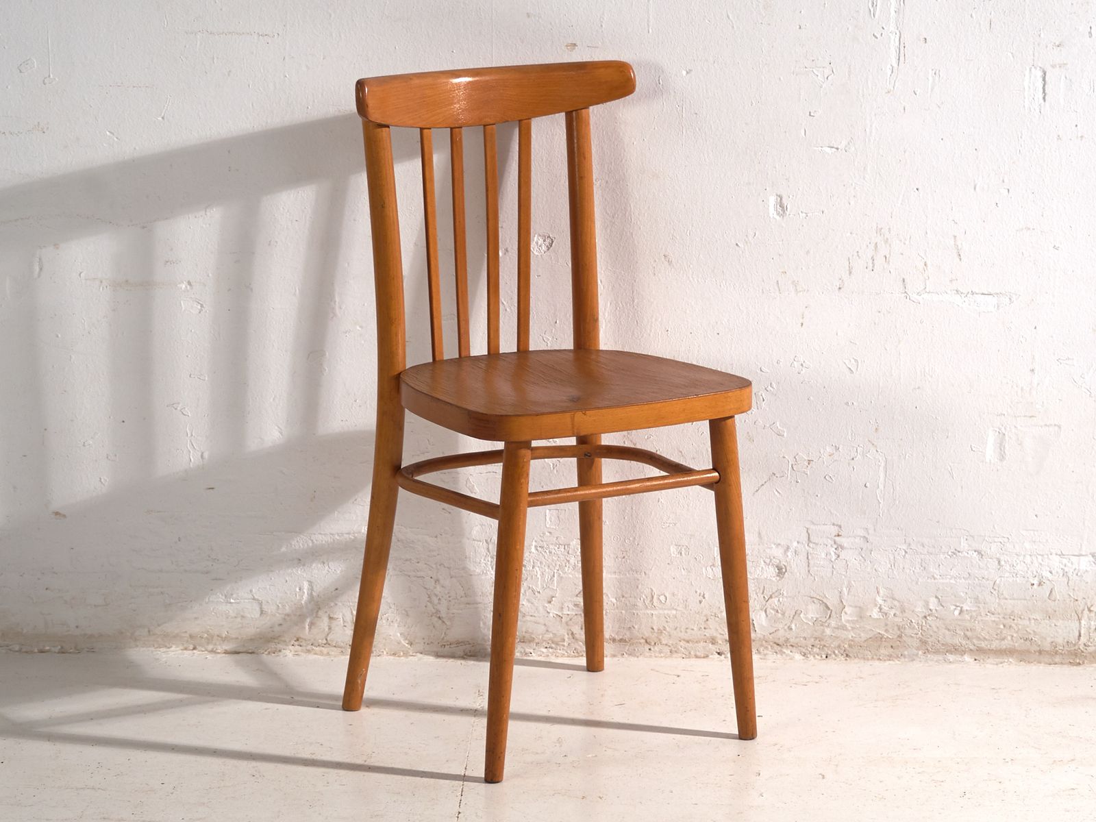 photo furniture Chaises d'époque Ton en bois courbé, Tchécoslovaquie, vers 1960 #9