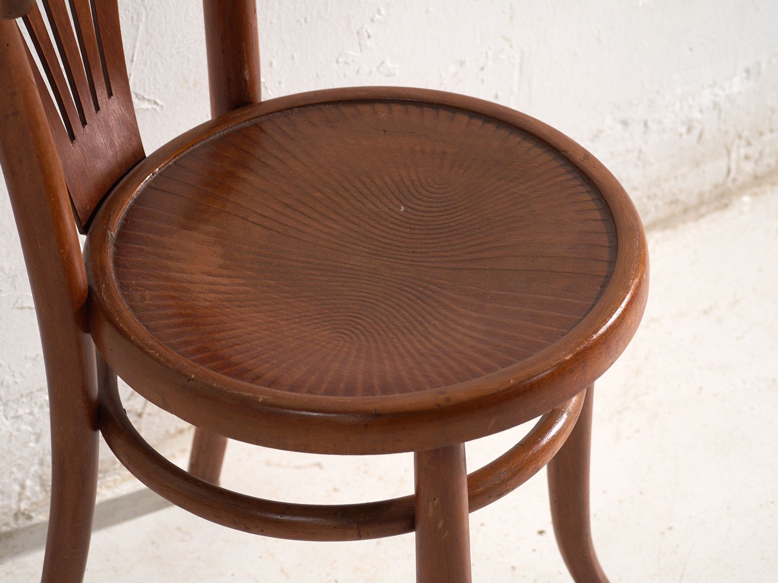 photo buy Chaises d'époque de style Thonet en bois courbé, Hongrie, vers 1960 #7