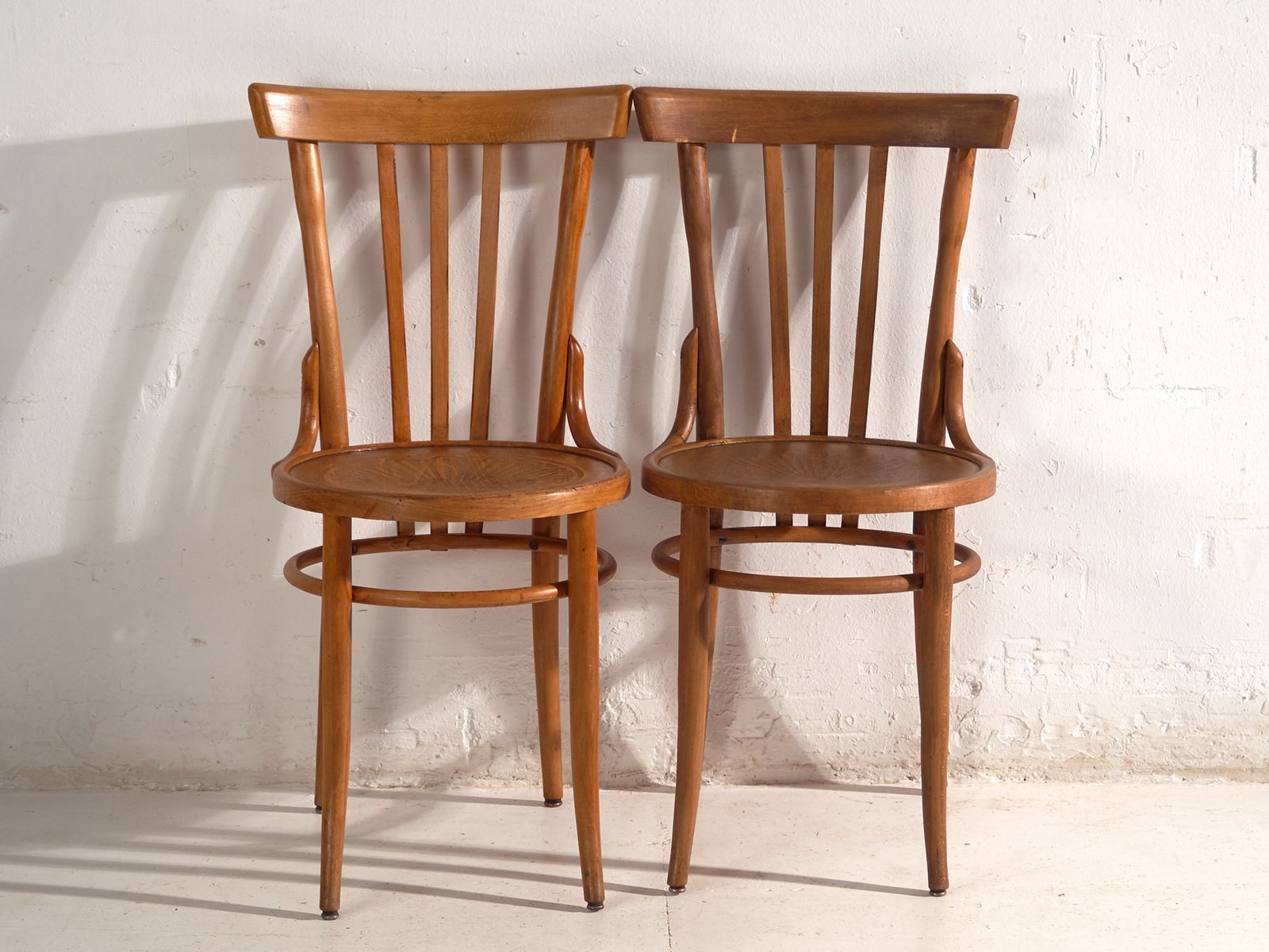photo furniture Chaises d'époque en bois courbé - Europe centrale, vers 1930 #1