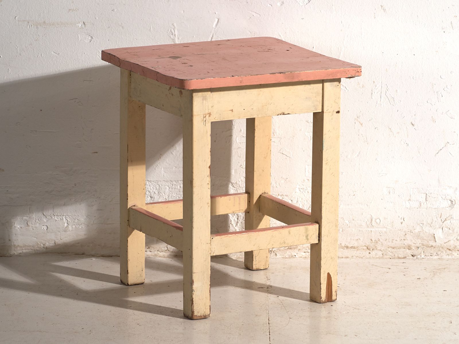 photo for sale Tables de chevet d'époque en bois de pin, Europe centrale, vers 1940 #16