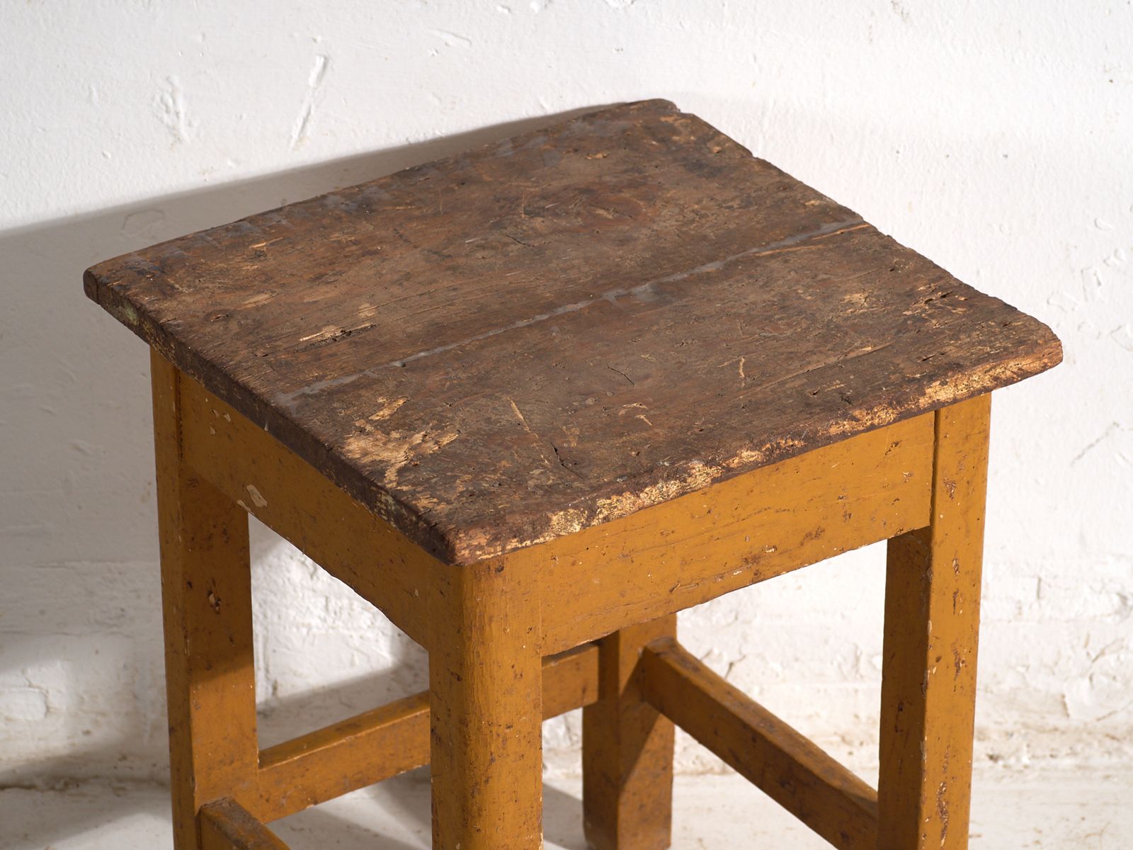 photo for sale Tables de chevet d'époque en bois de pin, Europe centrale, vers 1940 #7