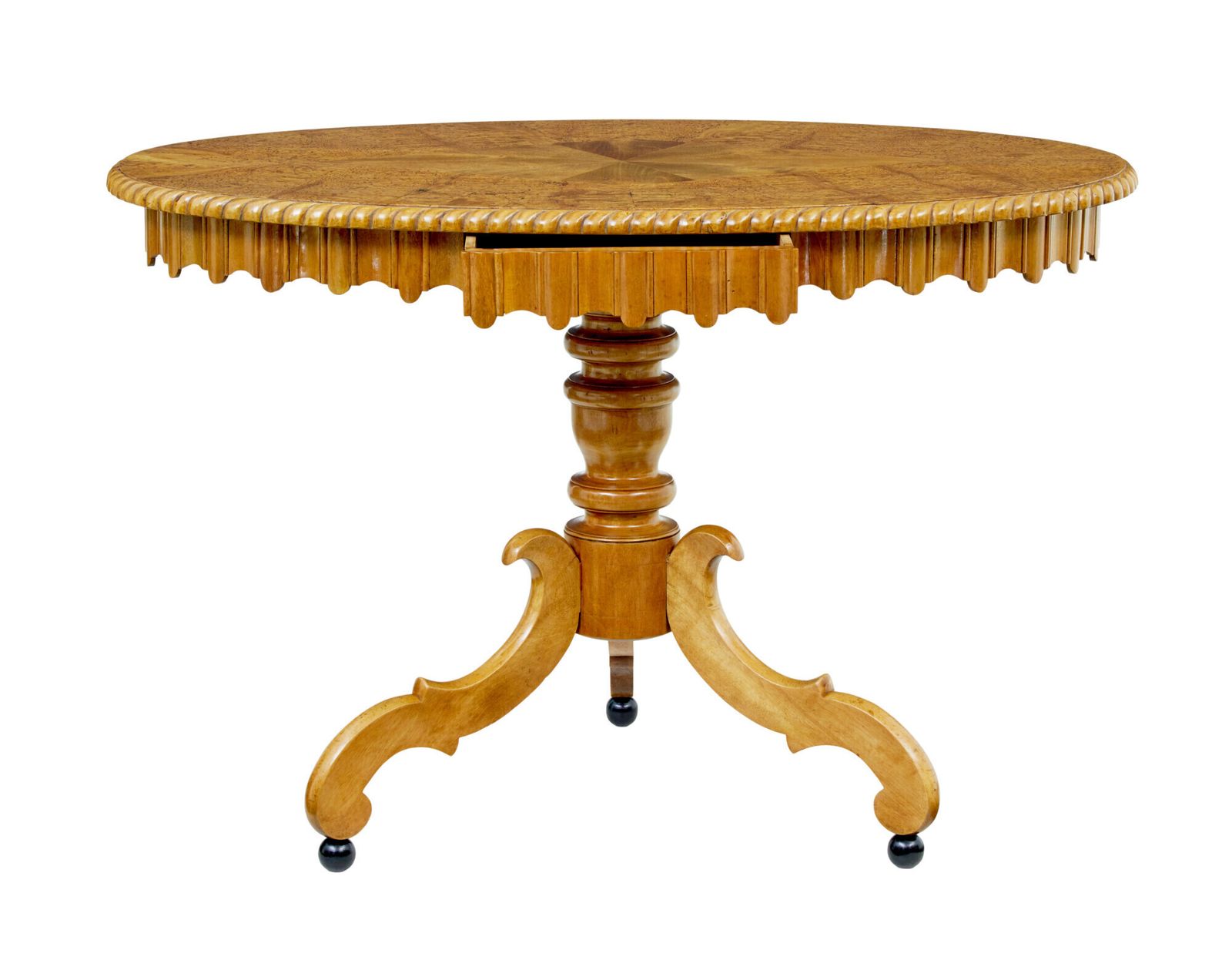 Zweeds ovaal bijzettafeltje van wortelfineer, 19e eeuw photo furniture