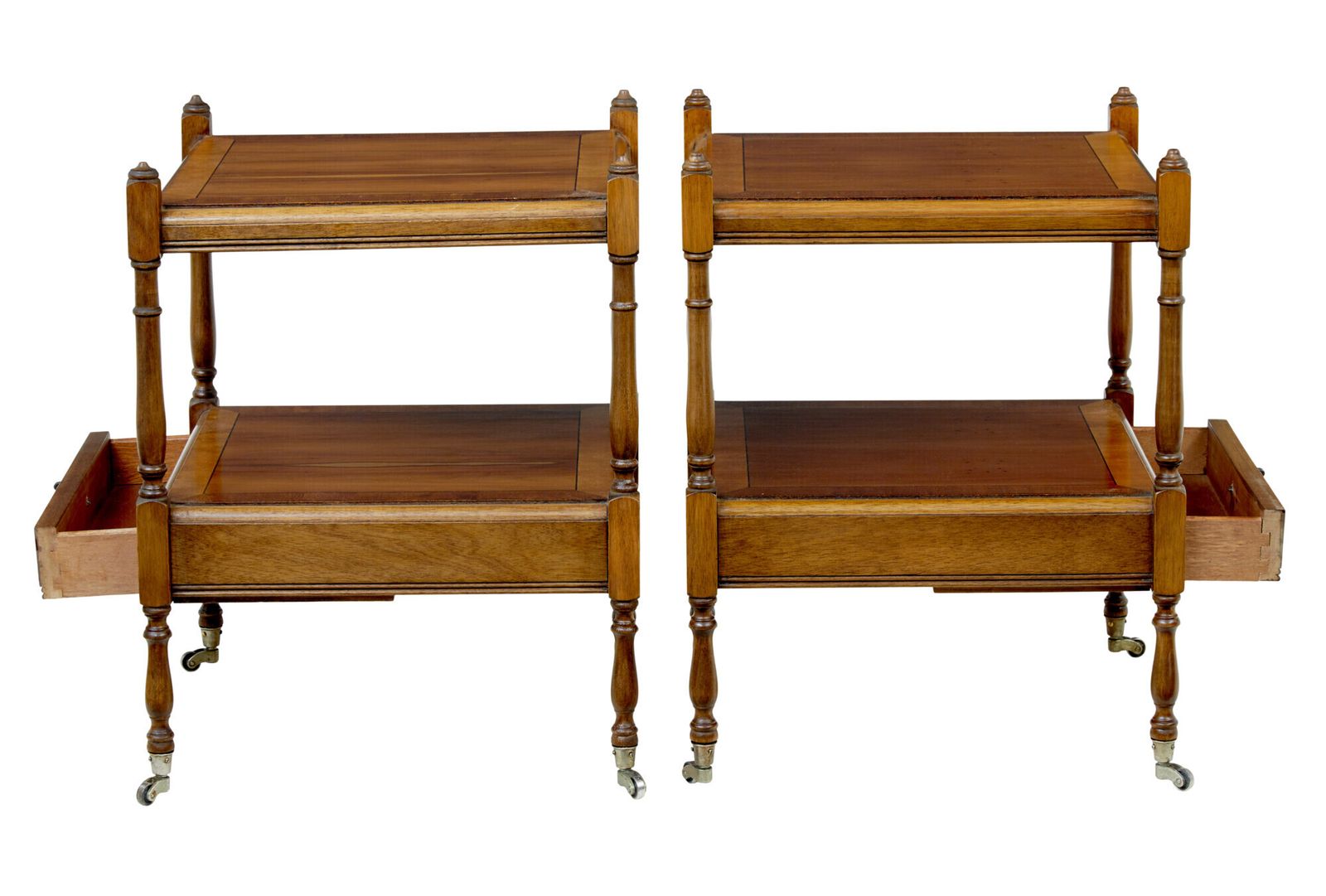 Paar Mid-Century Bijzettafels van Taxushout photo furniture