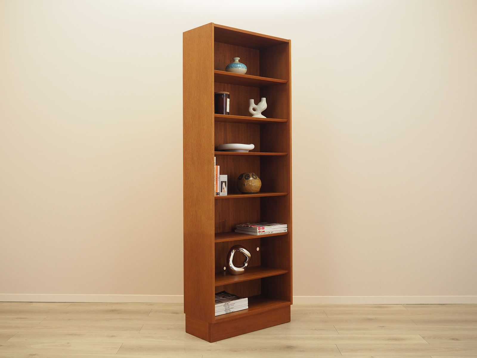 Teakhouten Wandkast van Hundevad & Co. met Verstelbare Planken, Deens Design ca. jaren 1960. photo Meubels