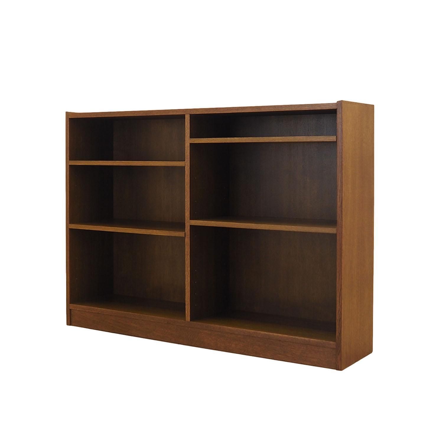 Bibliothèque danoise en placage de noyer à étagères réglables, forme basse mid-century.