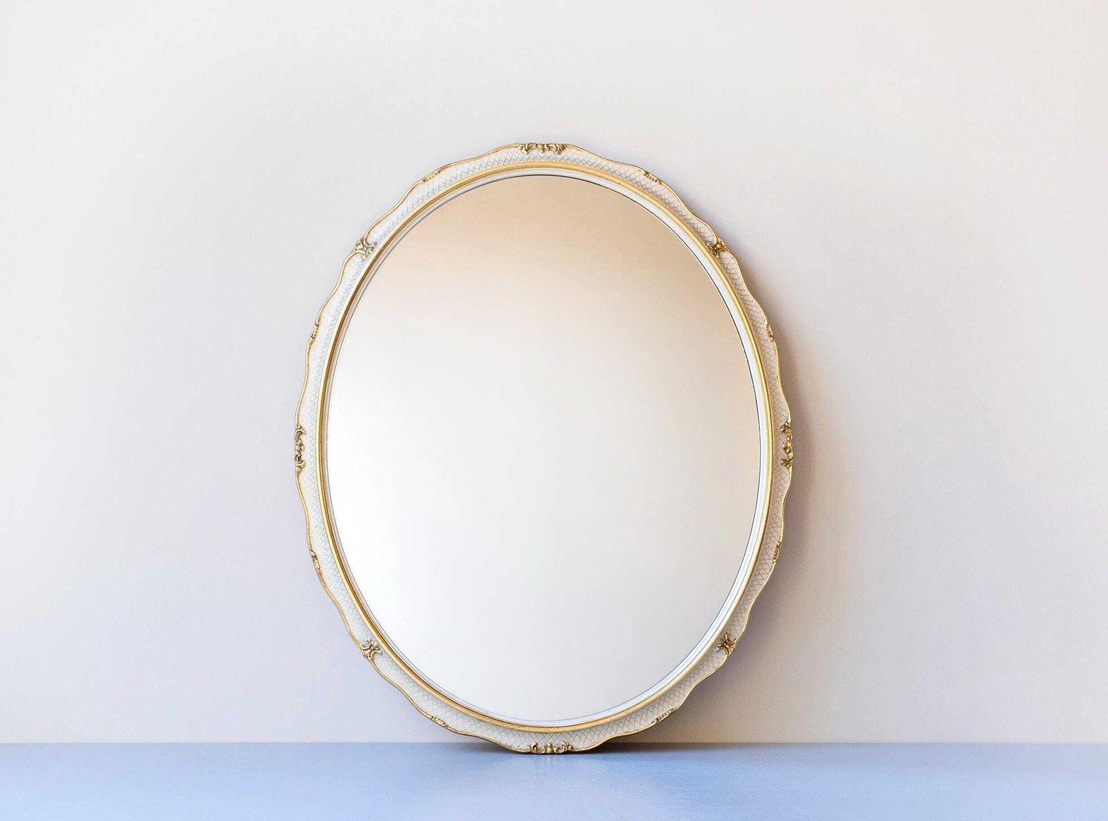 Vintage Hollands Ovale Wandspiegel | Goud & Crème Geschulpte Lijst | Hollywood Regency Spiegel | Romantische Wanddecoratie photo buy