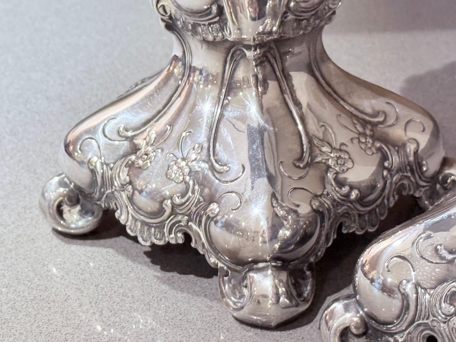 Paire de bougeoirs d'époque en argent de style Rococo, décoration intérieure, années 1900 photo Décoration