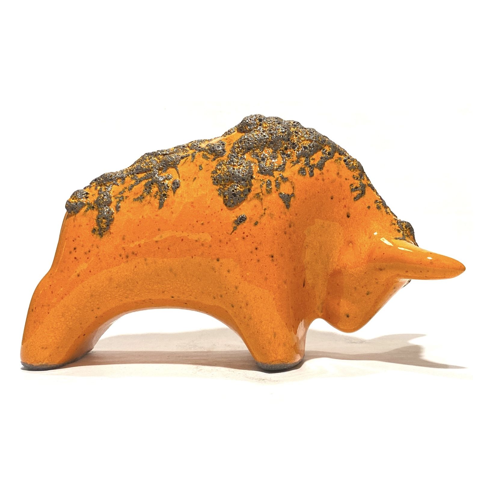 Otto Keramik stier in oranje fat lava glazuur, West German Pottery stijl sculptuur photo vinterior