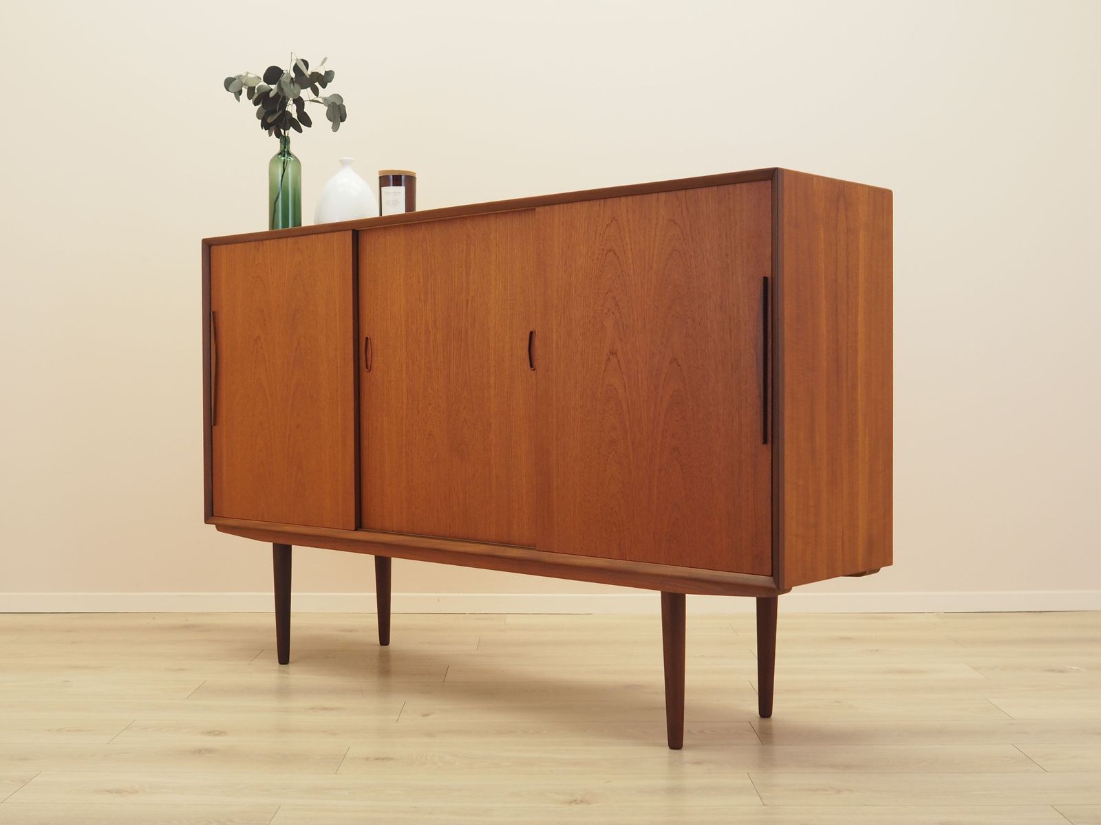 Highboard danois en teck avec bar et portes coulissantes, années 1960 photo furniture