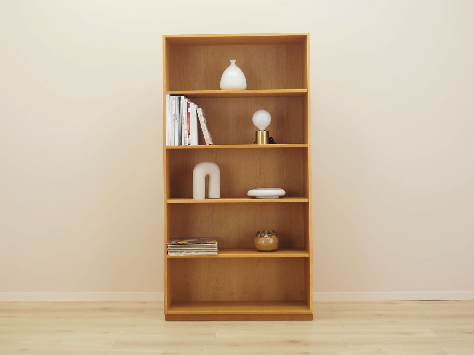 Bibliothèque danoise en placage de frêne à étagères réglables, années 1970 photo furniture