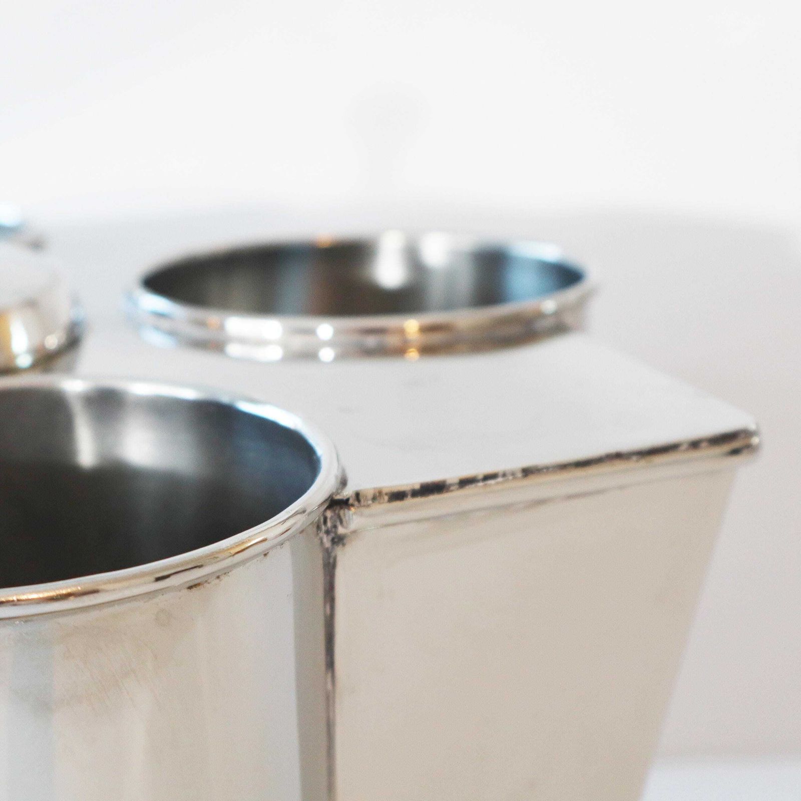 Woonaccessoires Franse art deco verzilverde vierflessen wijn- of champagnekoeler photo