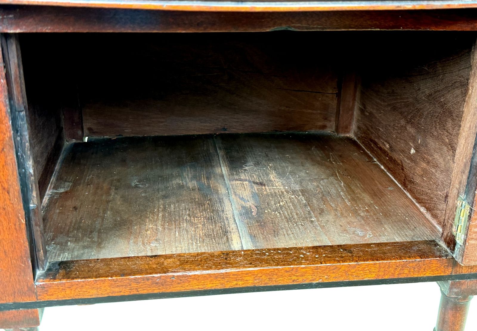 Early 19th Century Mahogany Oval Top Occasional Table, Georgian (England, Circa 1815) photo vinterior