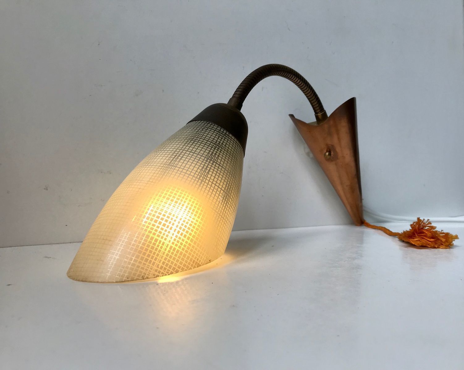 Applique murale scandinave moderne en laiton, cuivre et verre, années 1950 photo furniture