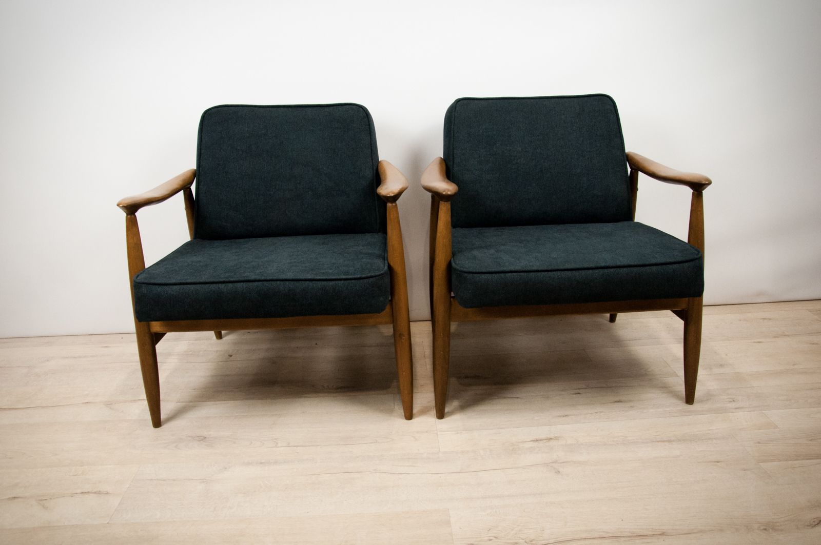 Furniture Gfm 87 Armchairs By Juliusz Kędziorek For Gościcińskie Fabryki Mebli, 1960s, Set Of 2 photo