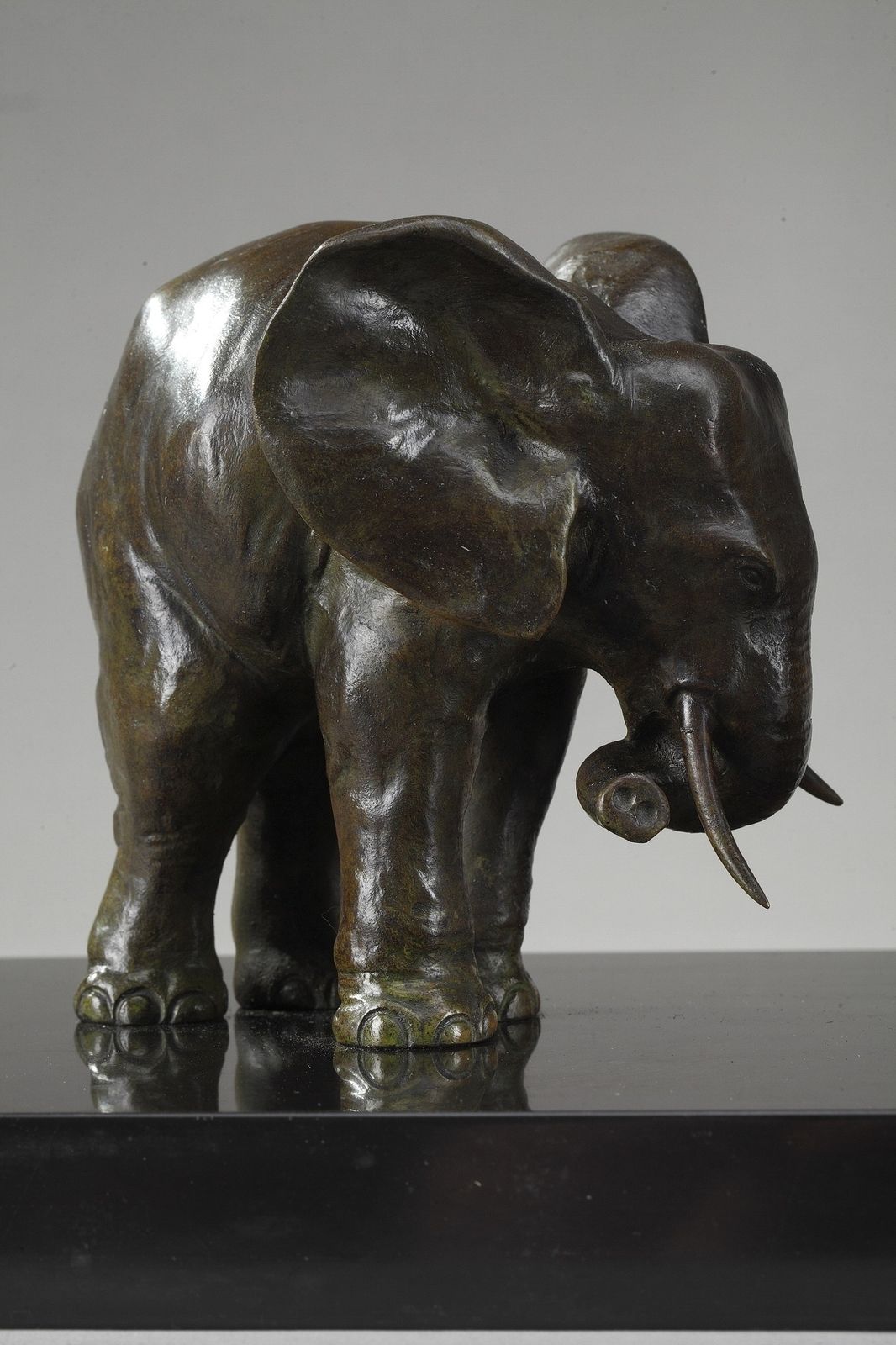 Statue en bronze « Elephant With Its Two Baby Elephants », par Ulisse Caputo (1872-1948) photo vinterior