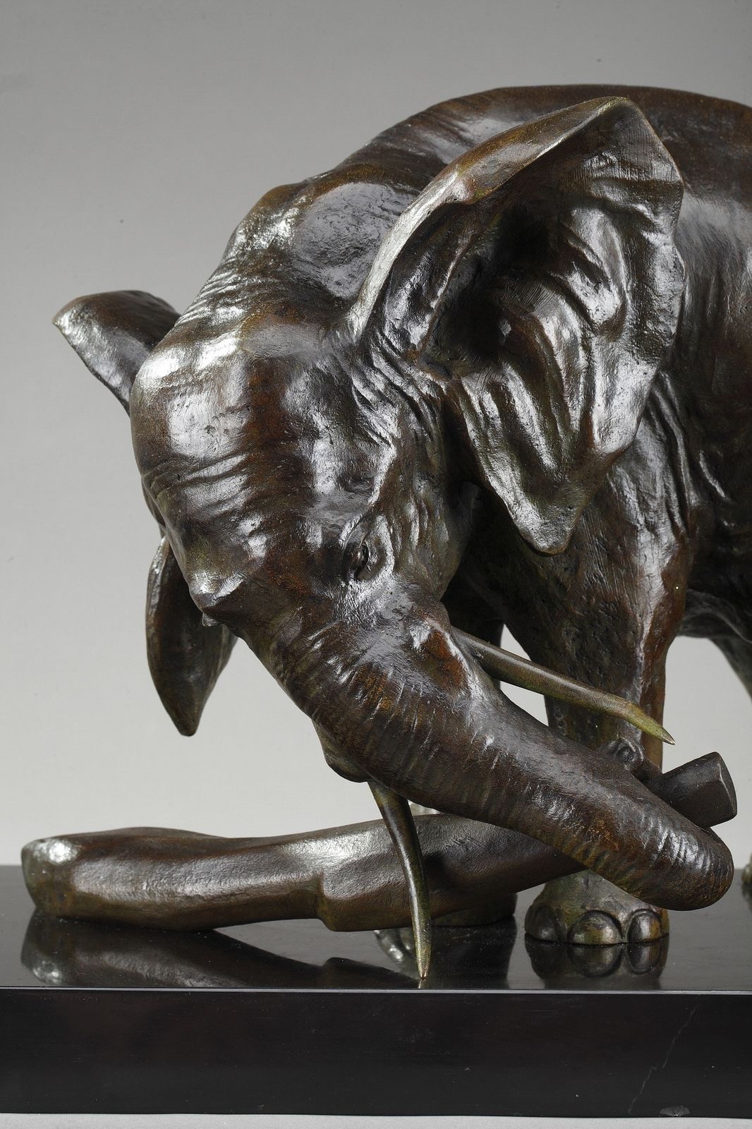 Statue en bronze « Elephant With Its Two Baby Elephants », par Ulisse Caputo (1872-1948) photo buy