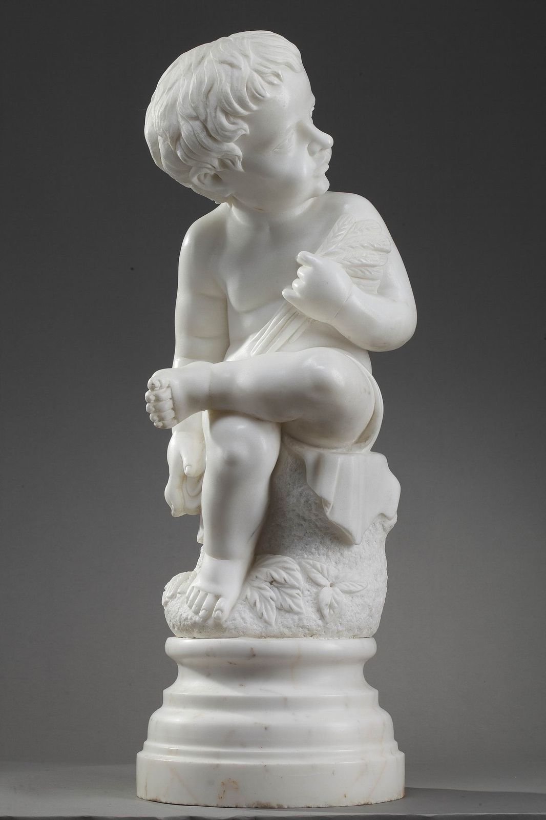 Figure en marbre du XXe siècle « Putto aux épis de blé »