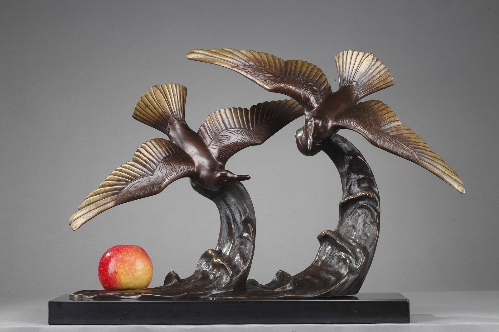 Statue en bronze « Flying Gulls » par Enrique Molins (espagnol, 1893-1958) photo furniture