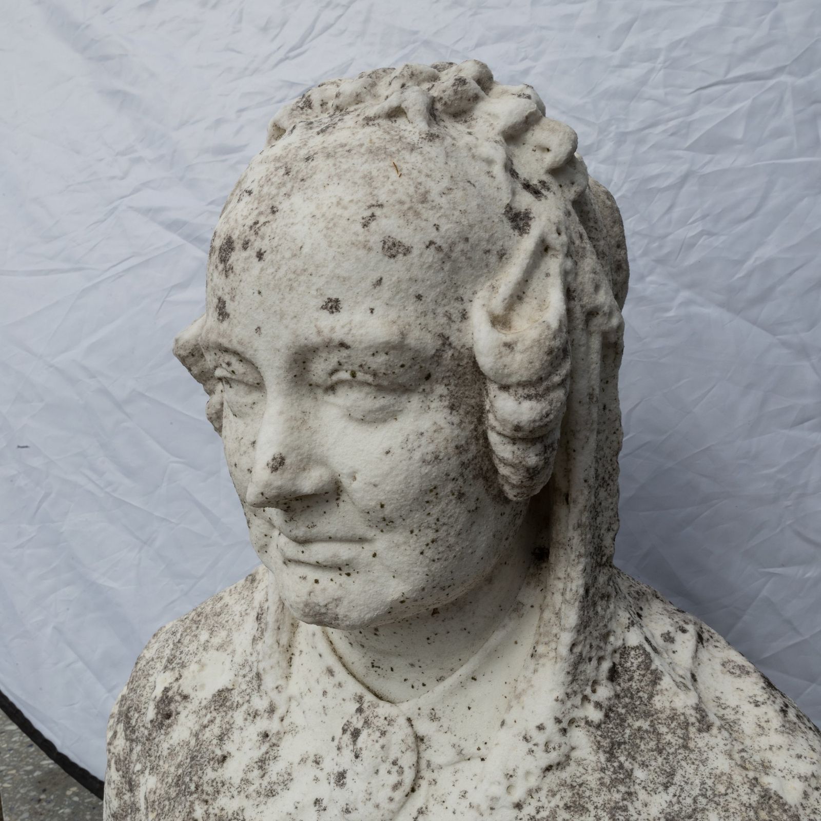 Antique Queen Victoria Bust Carved In Carrara Marble photo 900.0