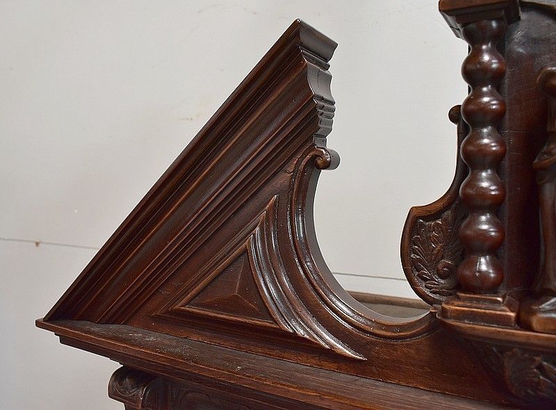 photo vinterior Gothic Sideboard Two Corps Gothic Solid Walnut, Nineteenth