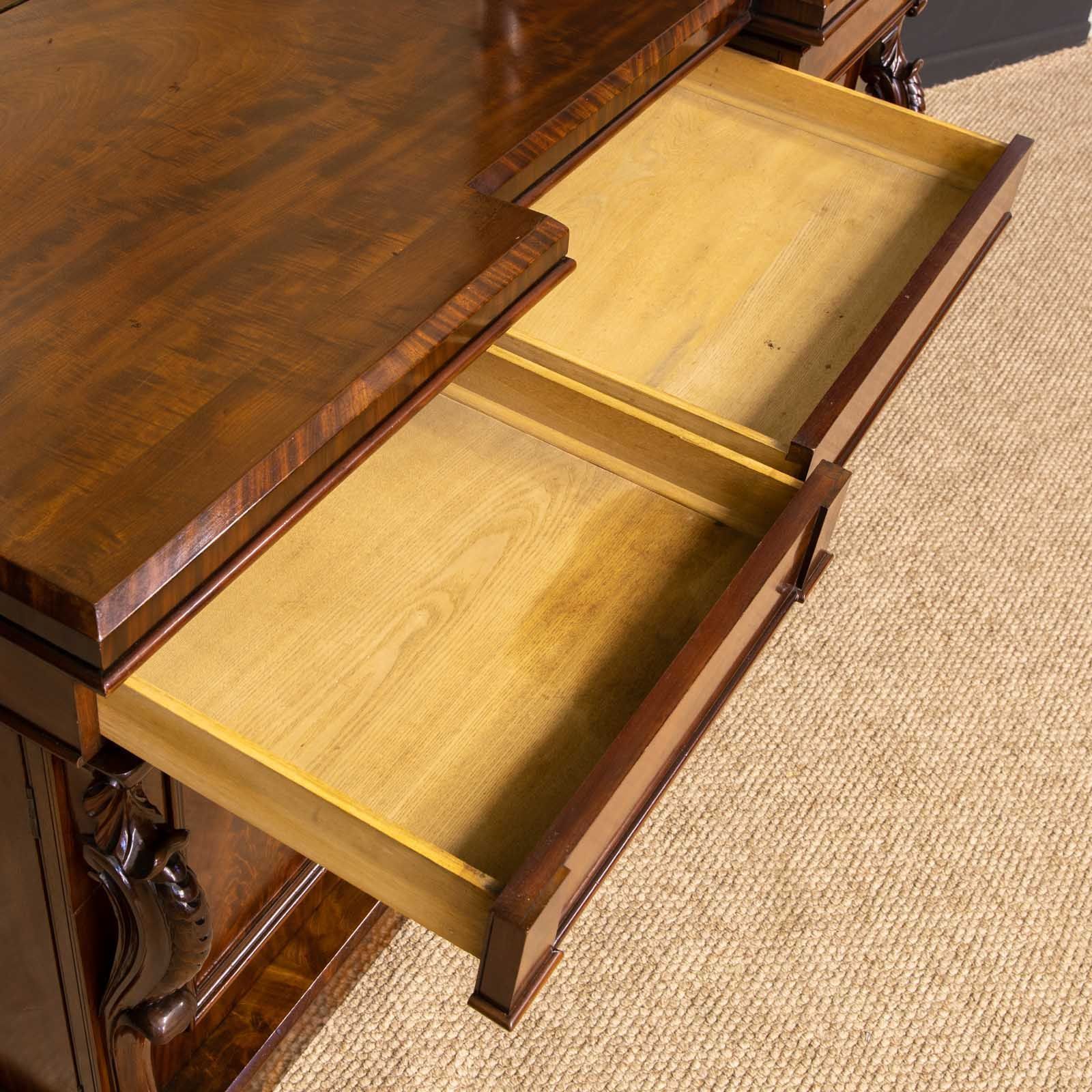 Mid Victorian Mahogany Sideboard photo vinterior