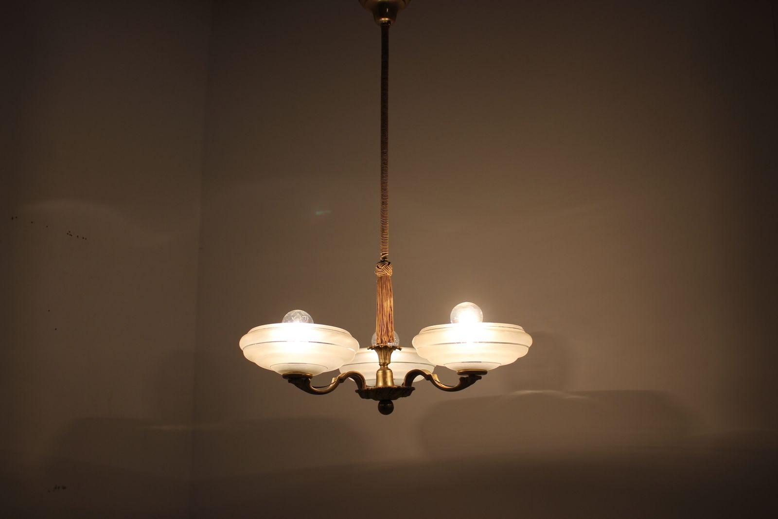 Big Art Deco Chandelier, 1930´S. photo Lighting