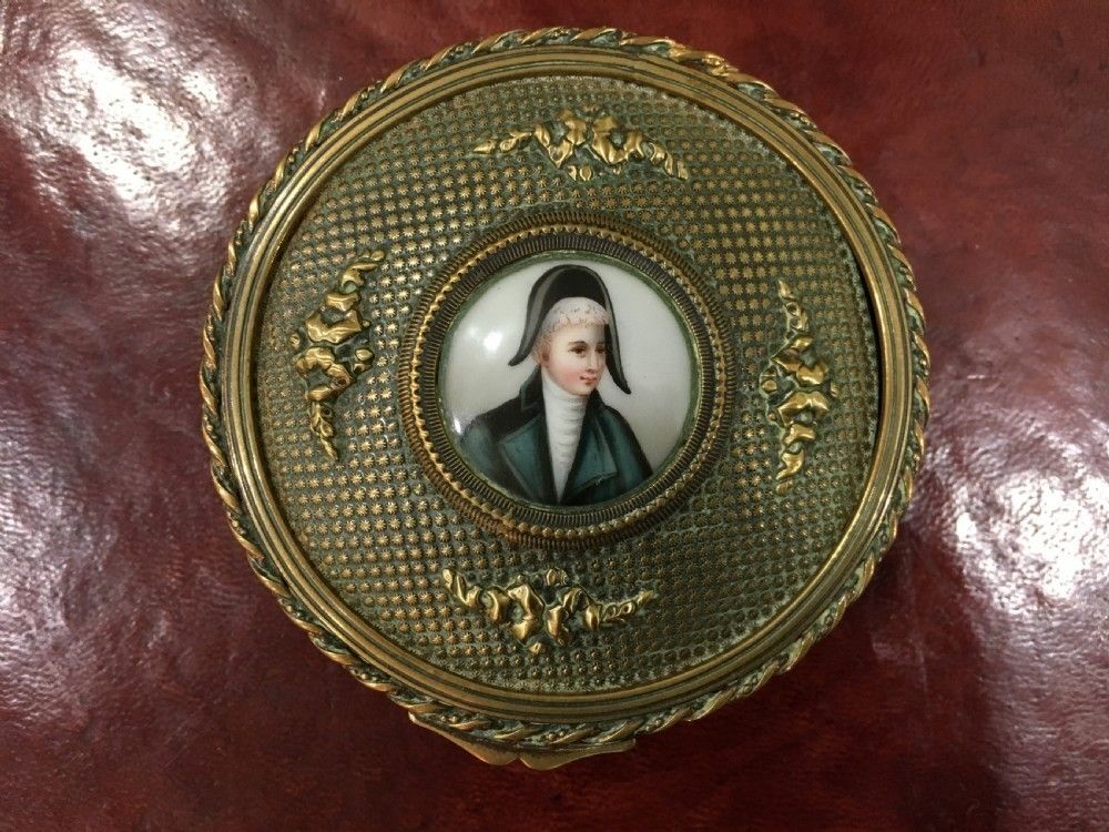 French Empire Brass Table Snuff Box Inset With Paris Porcelain Plaque Of Gentleman C19th photo for sale