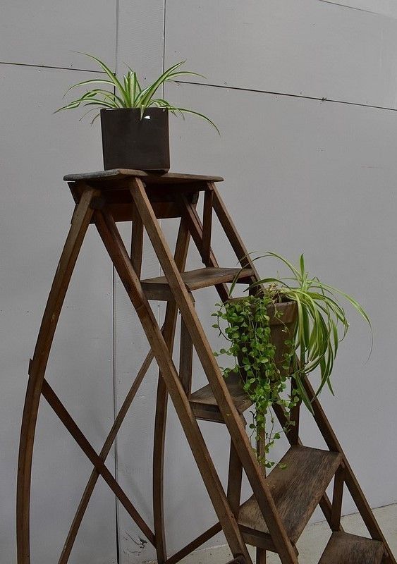 Foldable Beech Work Stool   1940s photo 838.42